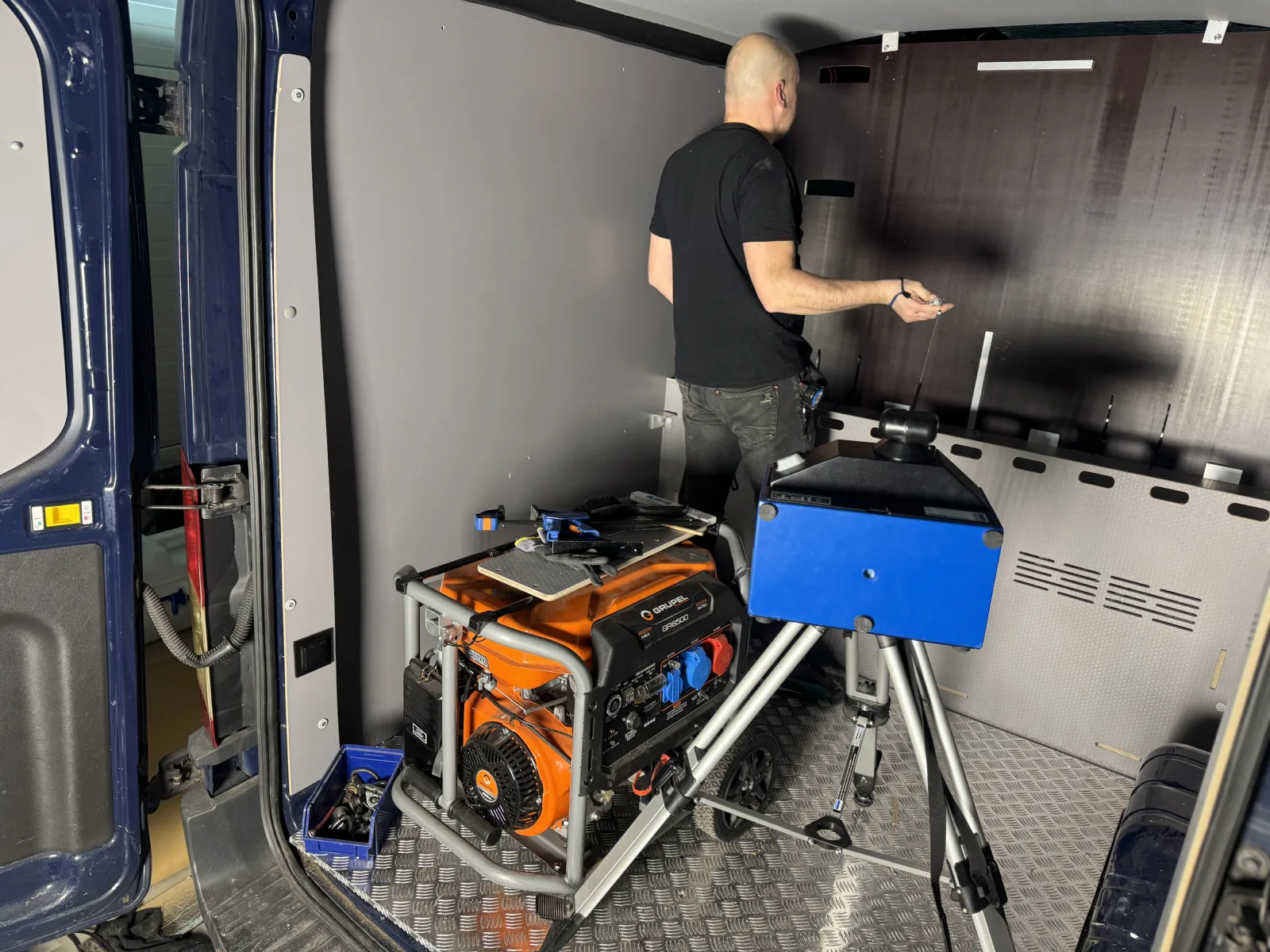 Special-purpose fit-out of a Ford Transit L3H2 for OSP Rudziczka - mobile drone monitoring centre