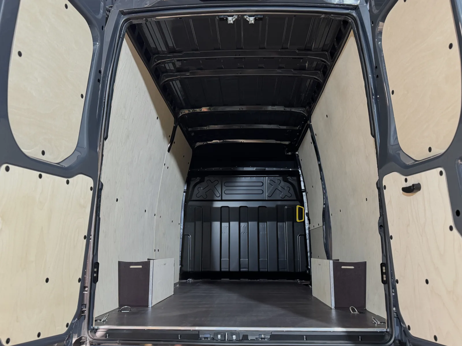 Standard van fit-out for Iveco Daily L3H2 - everyday durability