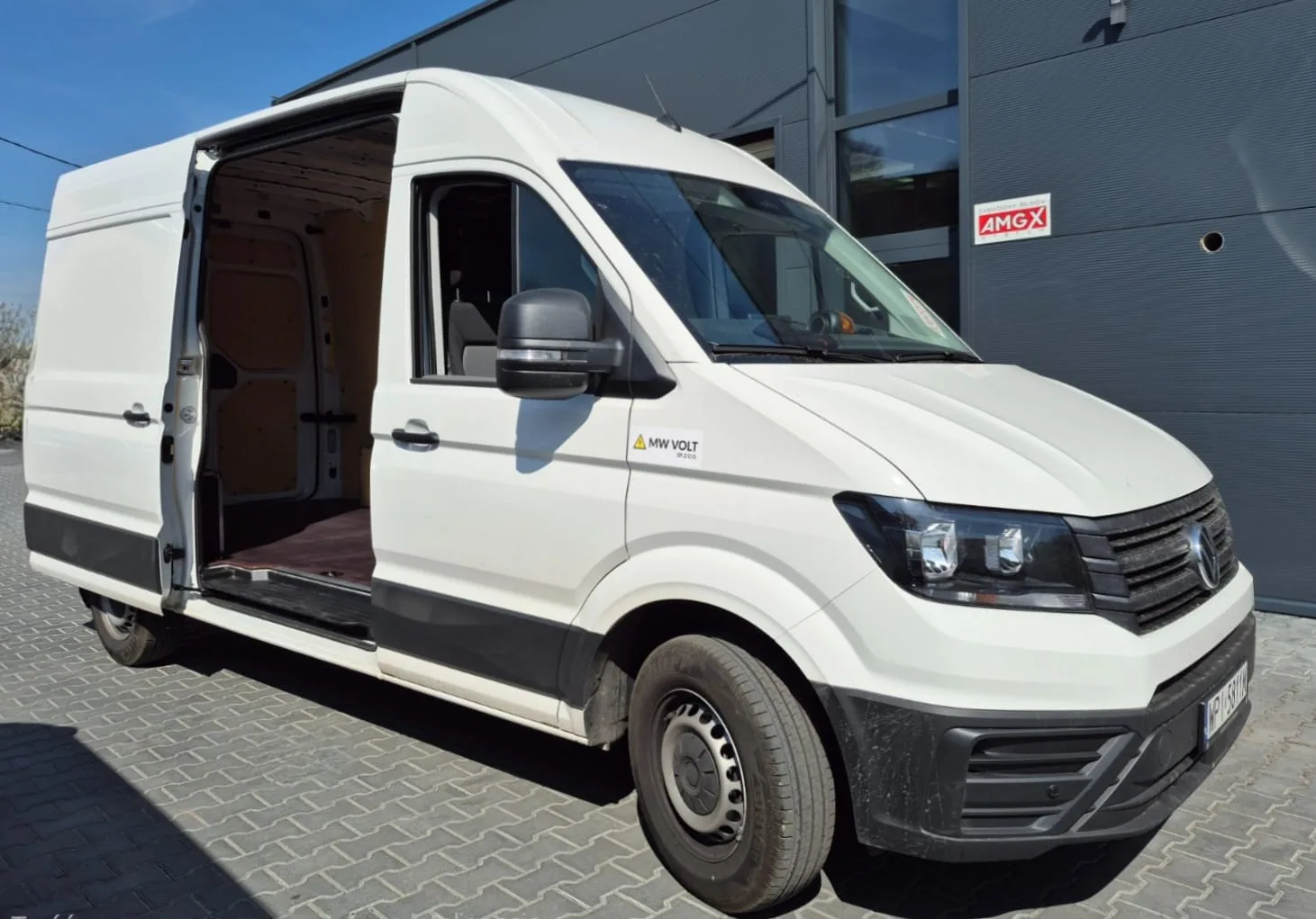 Standard van fit-out for the new Volkswagen Crafter L2H2