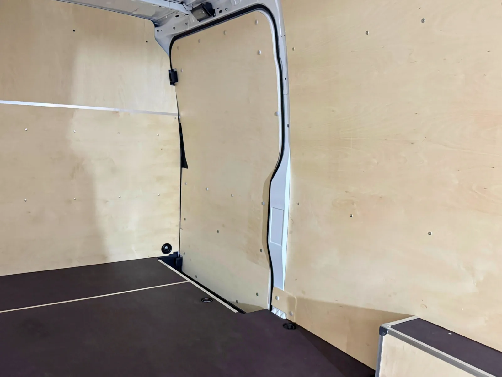 Standard van fit-out with bulkhead for Mercedes Sprinter L4H2