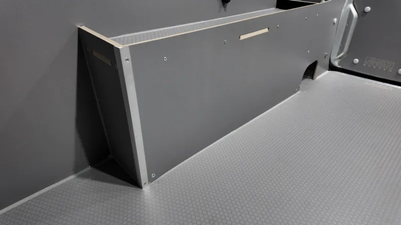 Solid protection for the cargo area