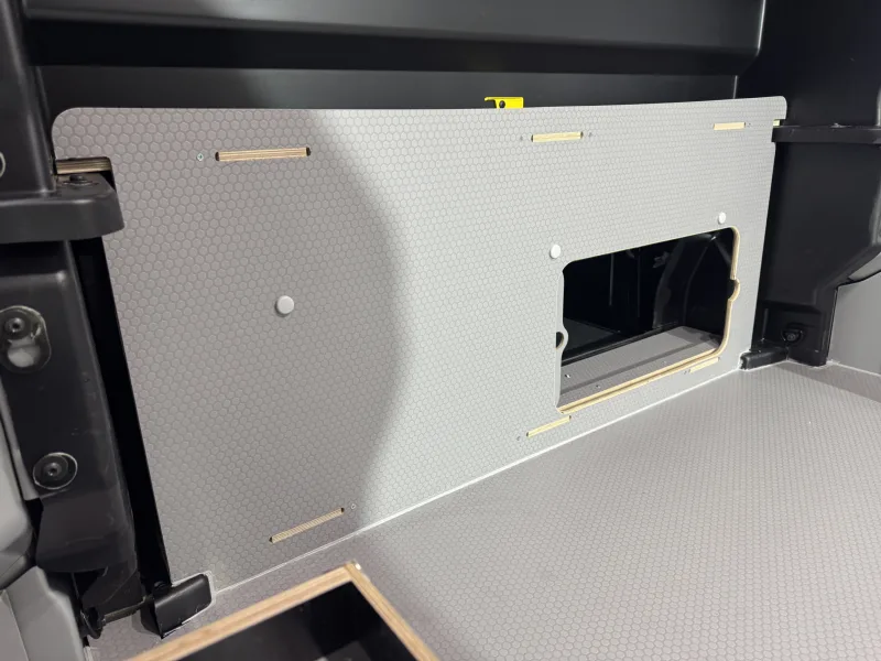 Solid protection for the cargo area