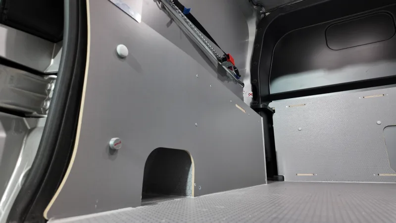 Solid protection for the cargo area