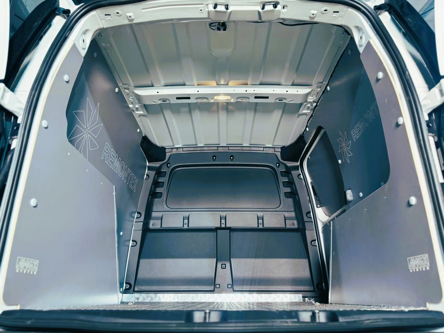 VW Caddy van fit-out for Remontex