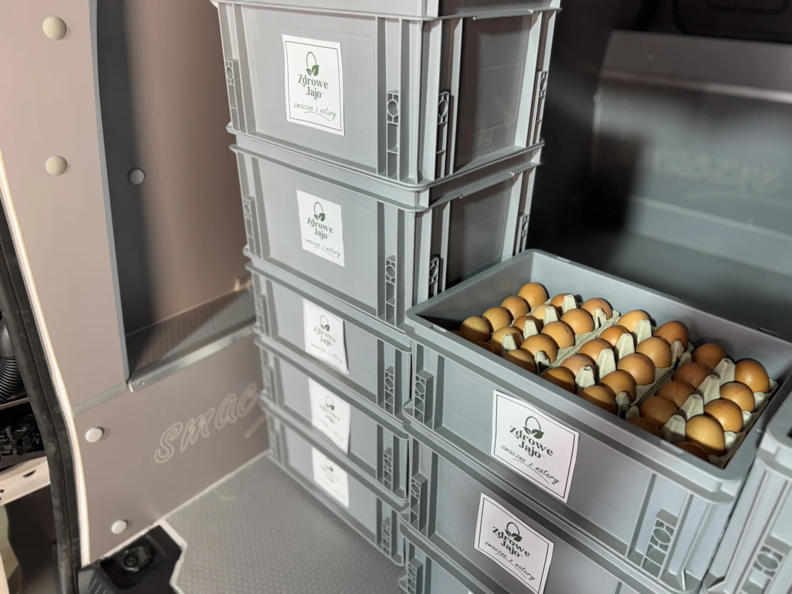 "Zdrowe Jajo" - Renault Kangoo E-Tech adapted for transporting eggs and food products