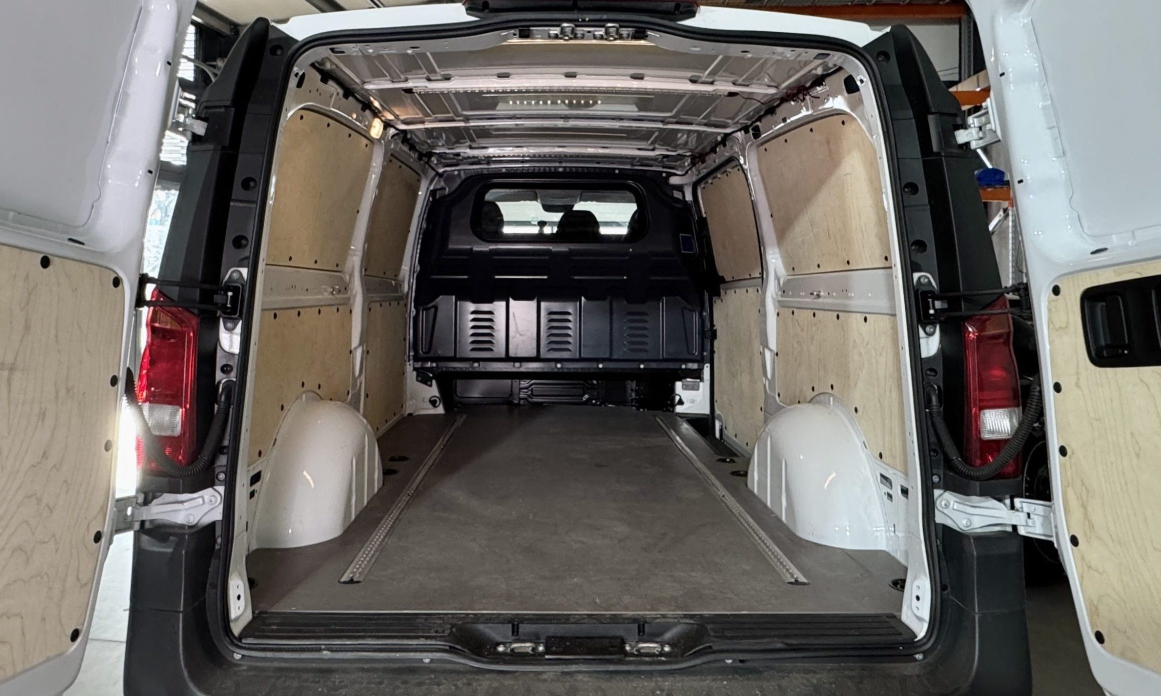 ZABUDOWA Z REGAŁAMI GEMA DLA KRIUS KÜCHE ZABUDOWA Z REGAŁAMI GEMA DLA KRIUS KÜCHE