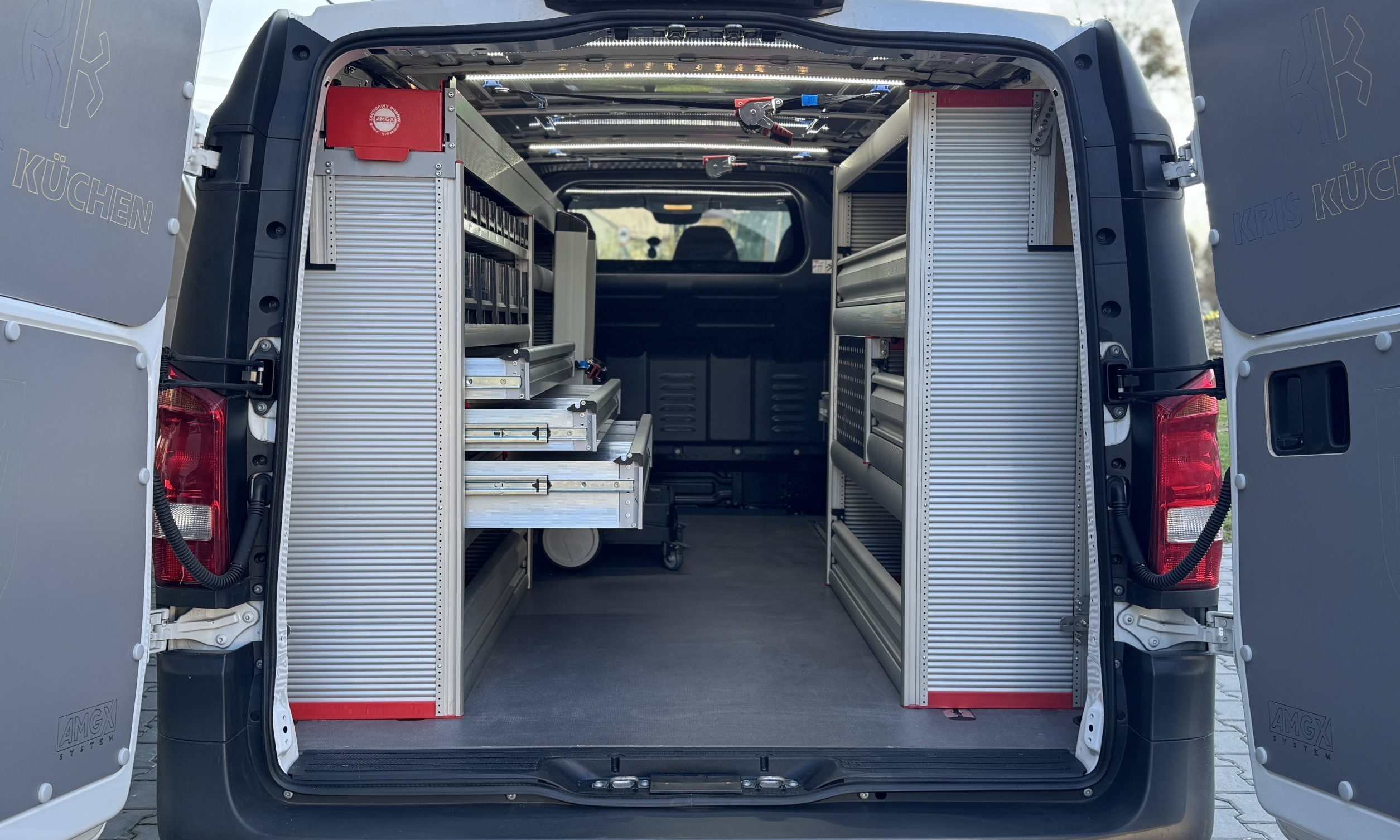 ZABUDOWA Z REGAŁAMI GEMA DLA KRIUS KÜCHE