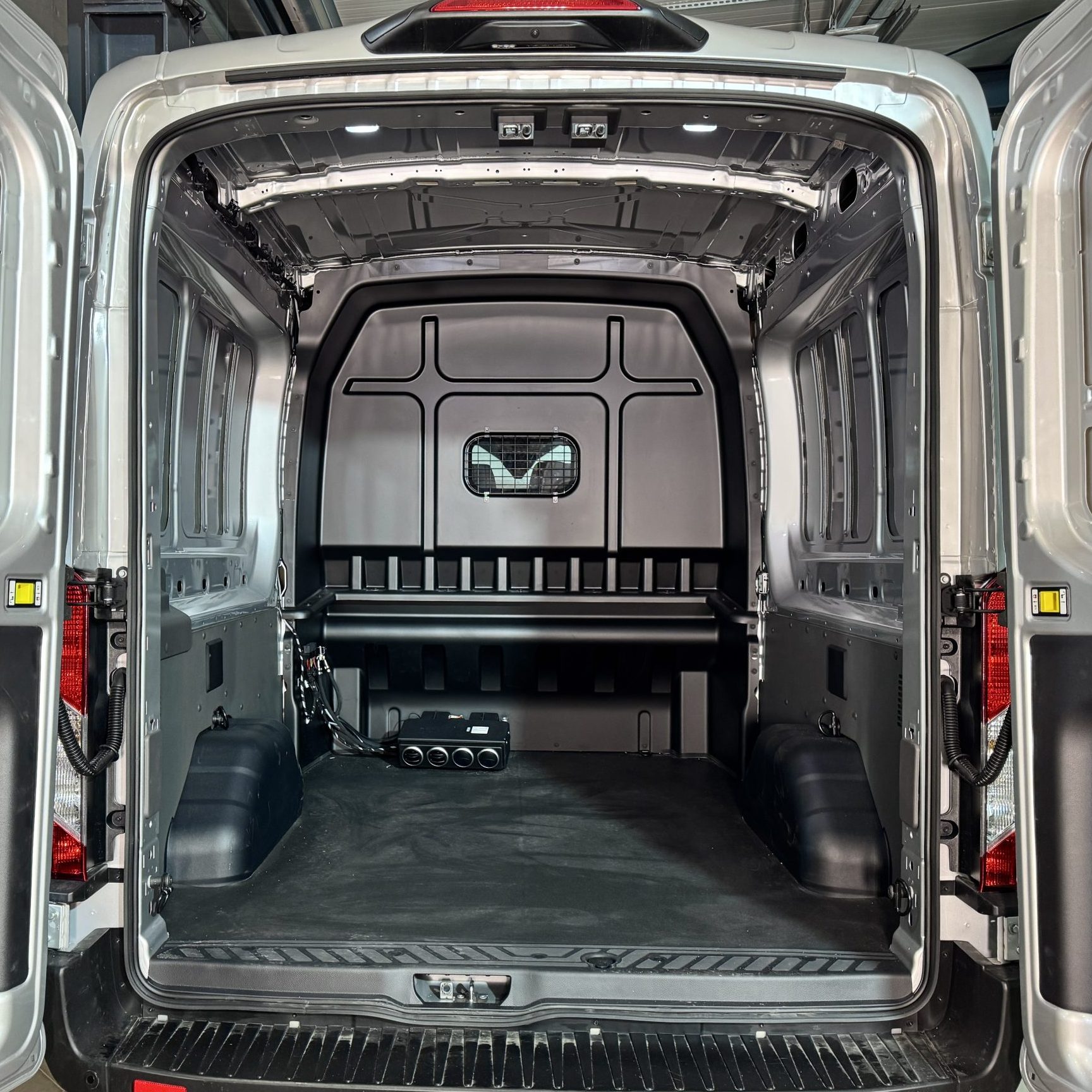 FORD TRANSIIT BRYGADOWY L3H2