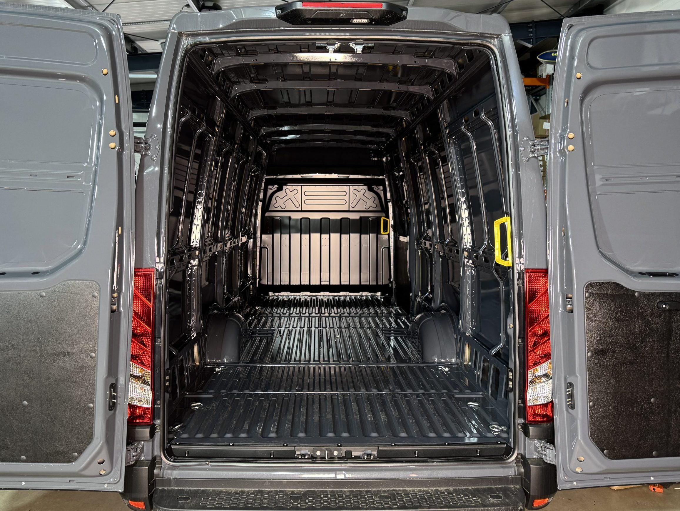 DOM PRZYJĘĆ EWA - IVECO DAILY