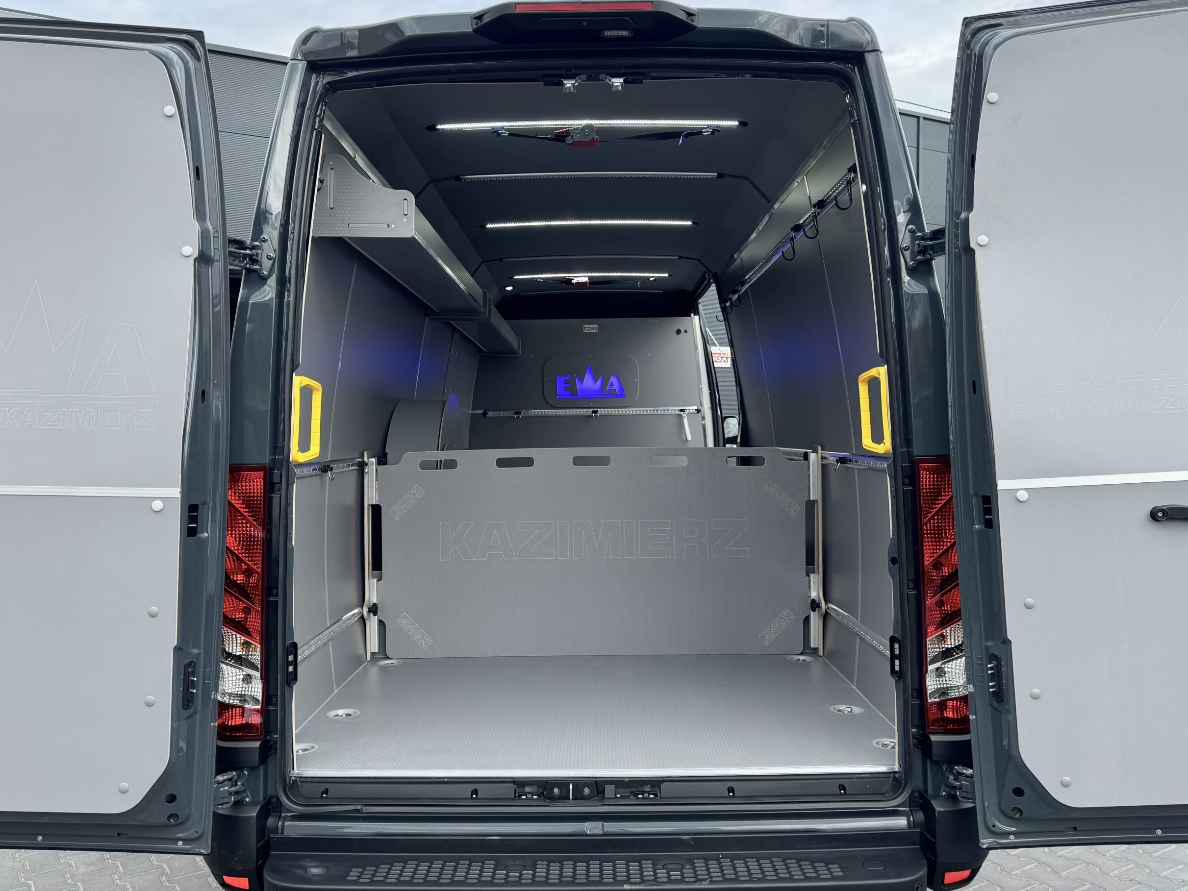 DOM PRZYJĘĆ EWA - IVECO DAILY