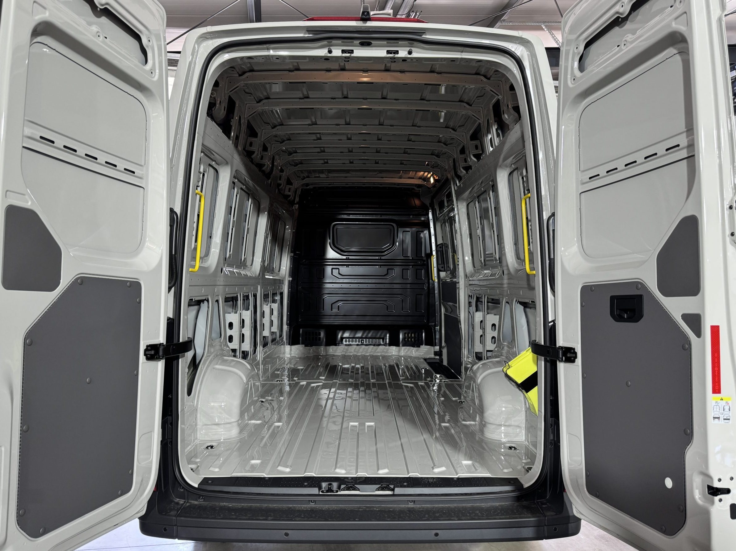 DGCON GROUP – VOLKSWAGEN CRAFTER DGCON GROUP - VOLKSWAGEN CRAFTER