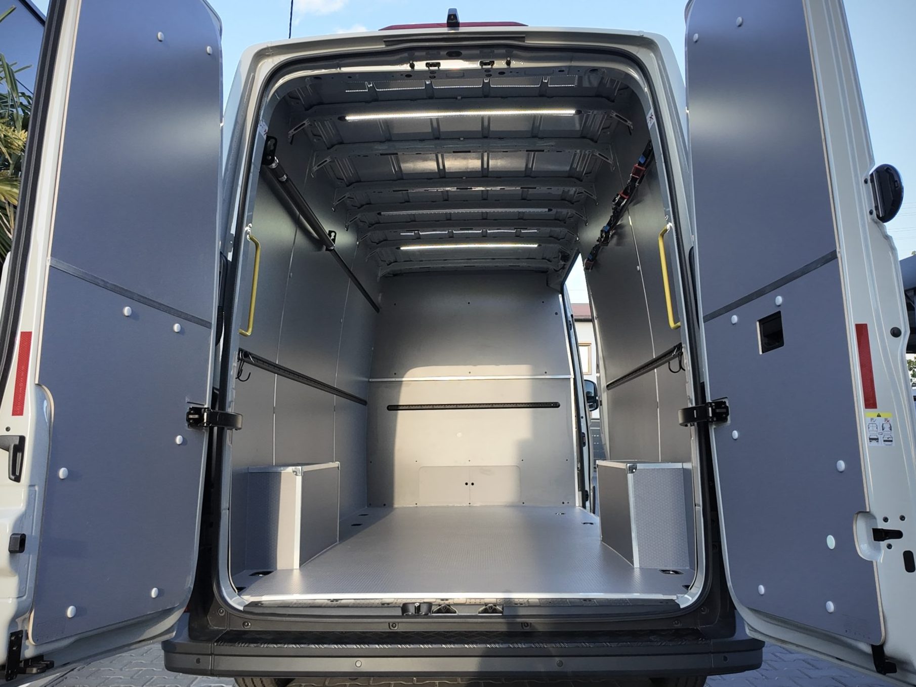 DGCON GROUP - VOLKSWAGEN CRAFTER